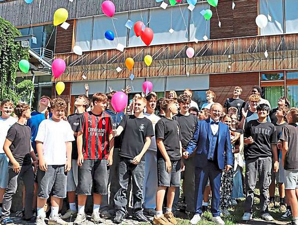Abschied von Rektor Max Lehner – Lobeshymnen auf „König Max von Heimvolksschulien“